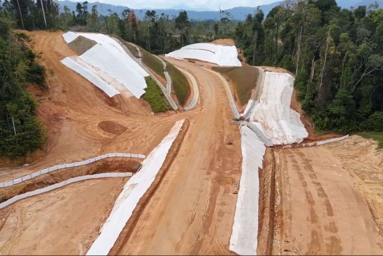 Slope protection with geotextile covering on a hillside cut